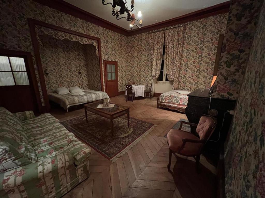 Chateau De Бюссе Экстерьер фото
